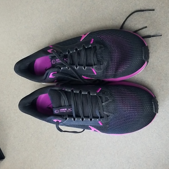 Nike Air Running Shoes - Picture 2 of 11